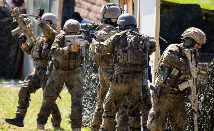 Um die unterschiedlichen Ränge in der Bundeswehr zu unterscheiden, dienen verschiedene Kennzeichnungen.  ( Foto: Adobe Stock - Thomas )  