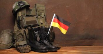 Erkennungsmarke der Bundeswehr: Zur Identifizierung toter Soldaten nötig ( Foto: Adobe Stock - arsenypopel094718 )