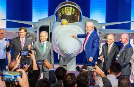 Erster brasilianisch gefertigter Gripen E/F in Gaviao Peixoto (Foto: Saab AB)