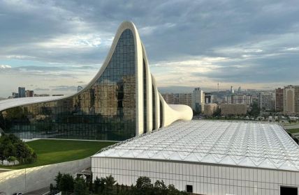 Revolution- und Kubo-Zelte glänzen mit 7800m² flexiblen Kongressräumen (Foto: Losberger De Boer)